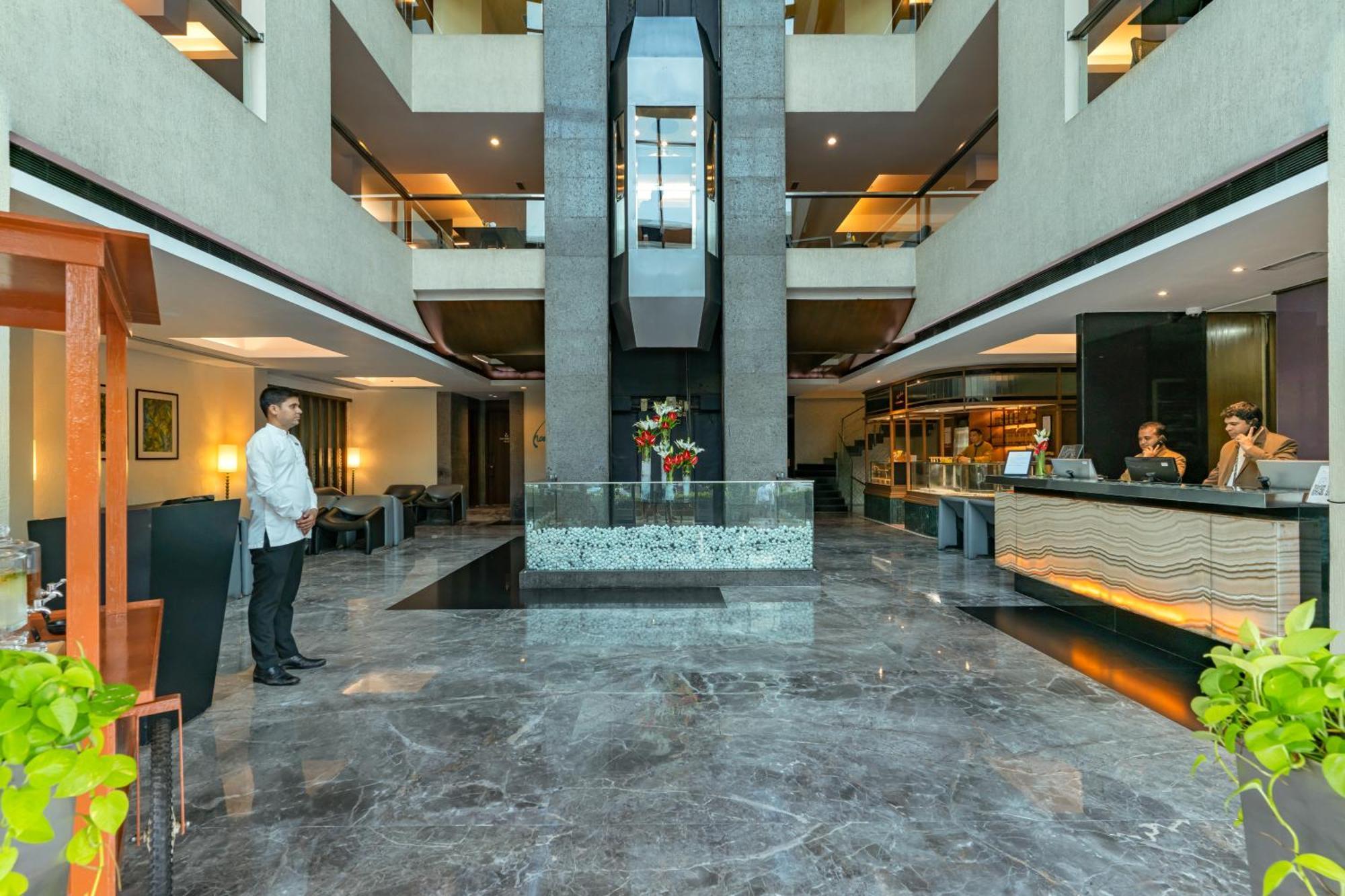 The Mirador Hotel Mumbai Exterior photo