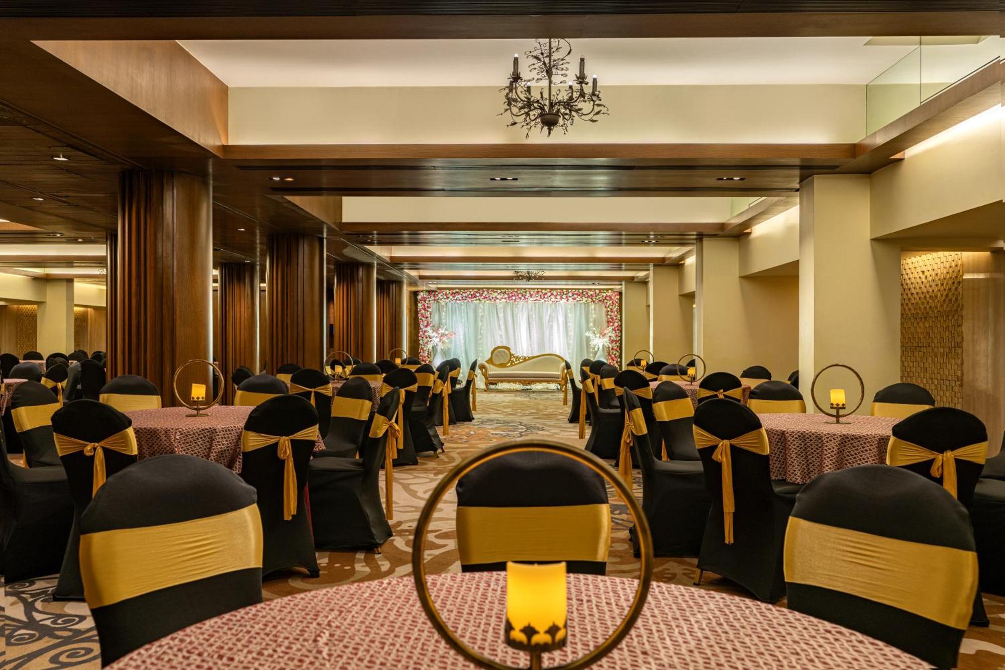 The Mirador Hotel Mumbai Exterior photo